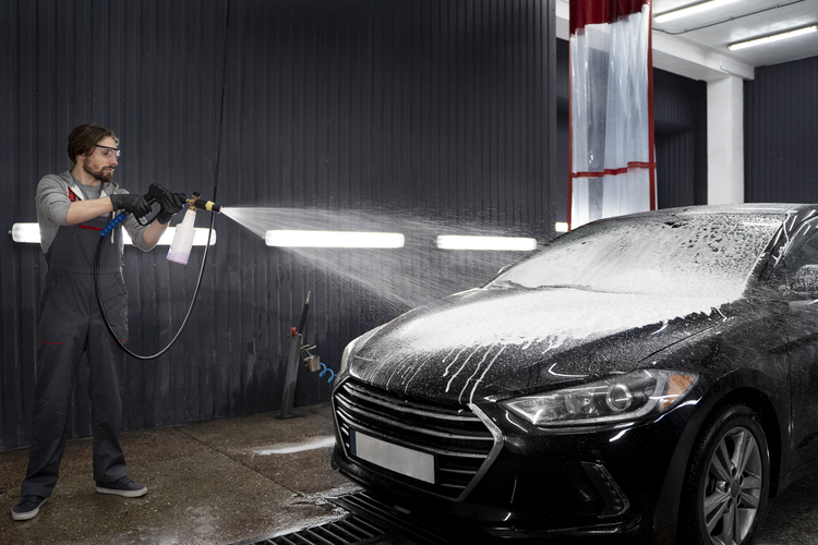 beautiful-car-washing-service